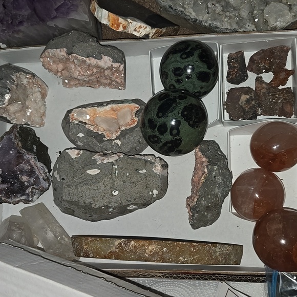 Unlisted Crystals (Live Show) - Picture 3 of 3